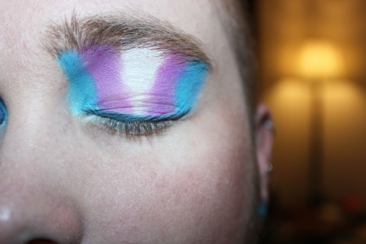 person's blue eyeshadow