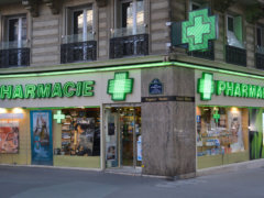 Pharmacie,_Place_du_Général-Patton,_Paris_2013