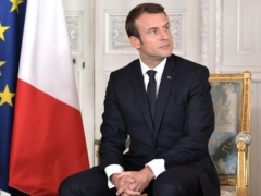 Emmanuel Macron + déc. 2023 + "Loi immi­gra­tion" : 150 per­son­na­li­tés exhortent Emmanuel Macron à ne pas pro­mul­guer la nou­velle législation