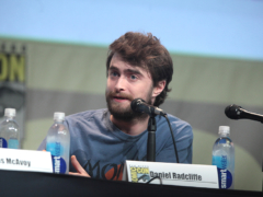 Daniel Radcliffe se dit “vrai­ment attris­té” par les prises de posi­tions de J.K. Rowling sur les per­sonnes trans­genres – mai 2024